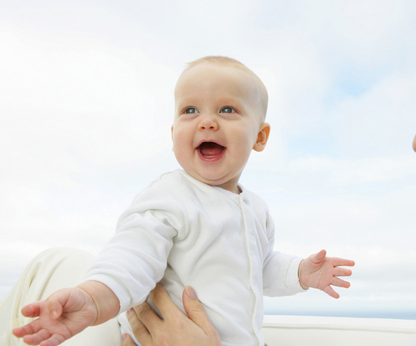 隔音窗戶對寶寶聽力保護示意圖